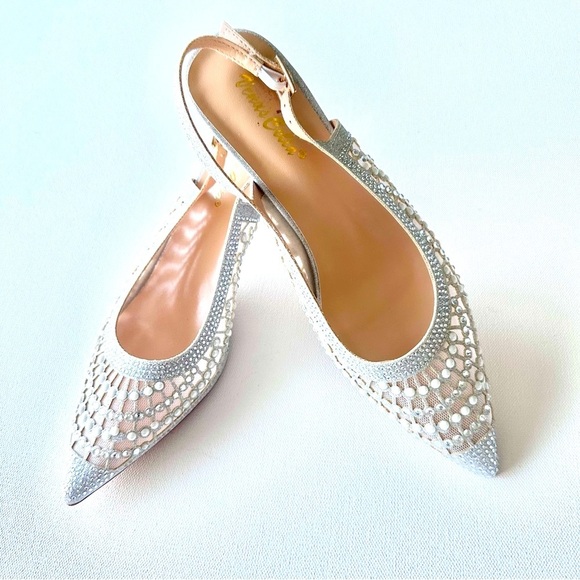 NWOT VenusCelia Women’s Charming Lady Silver Studded Slingback Pump - Picture 2 of 5